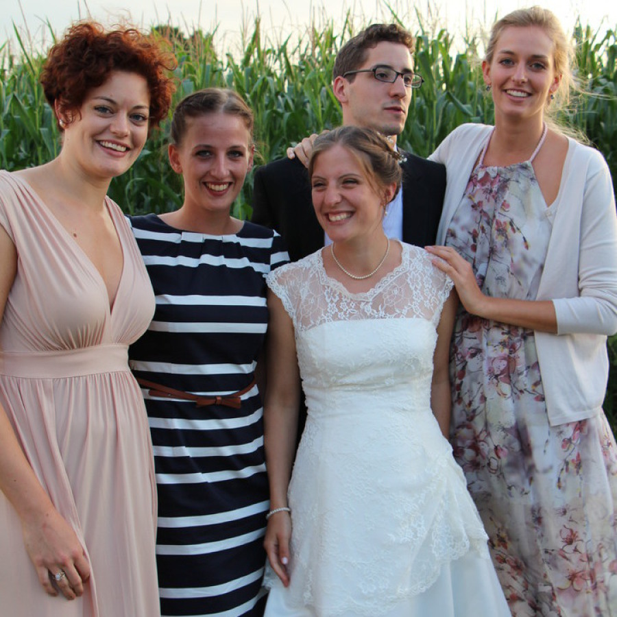 Brautmoden Bonn, Brautkleider, Standesamtkleider, Hochzeitskleider nach Maß